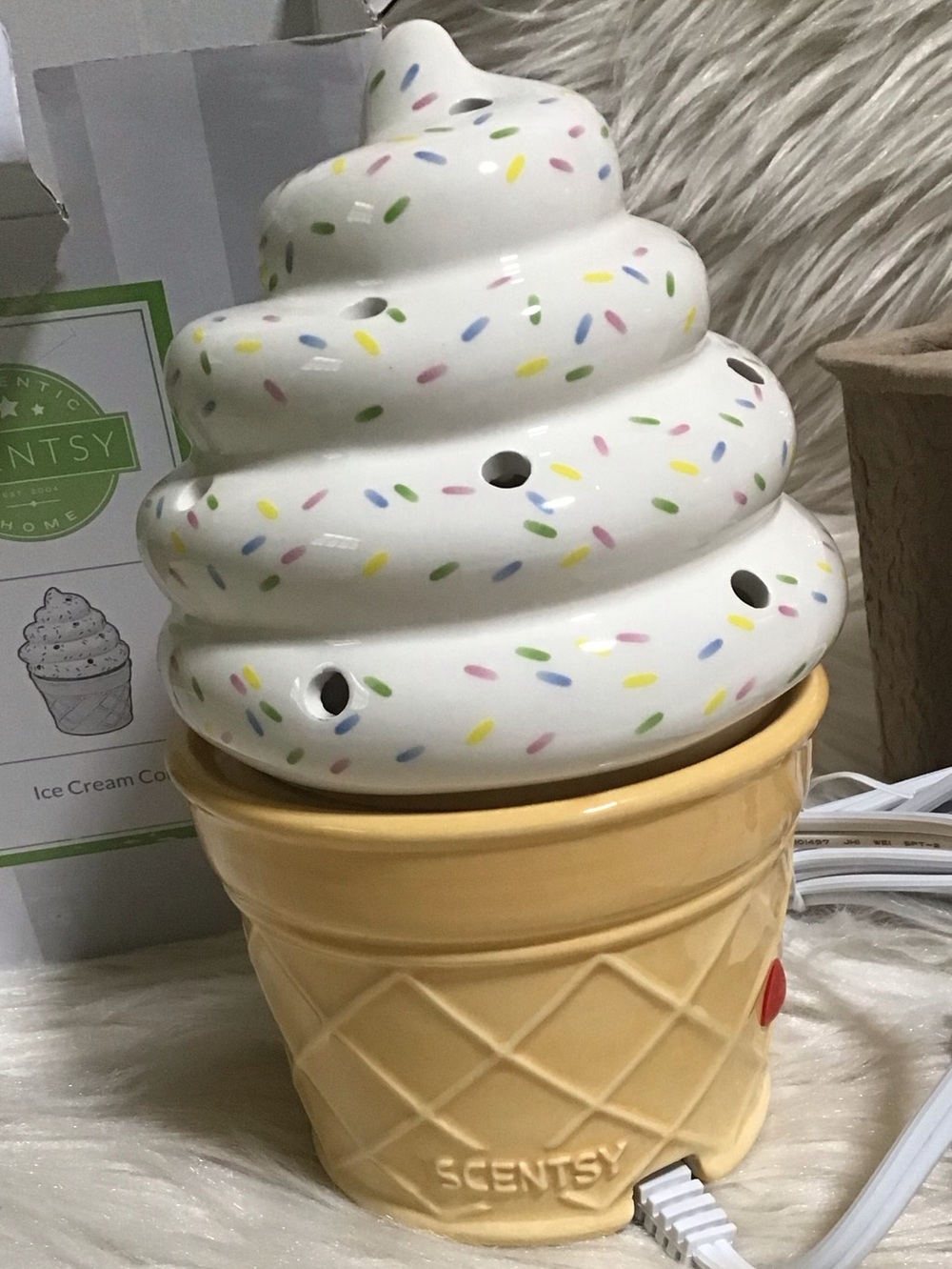 Scentsy ice cream cone fragrance warmer electric